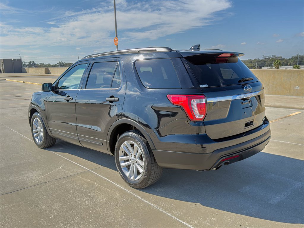 2017 Ford Explorer photo