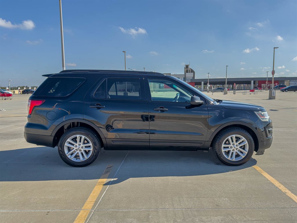 2017 Ford Explorer photo