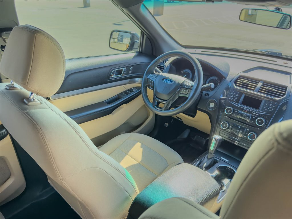 2017 Ford Explorer photo