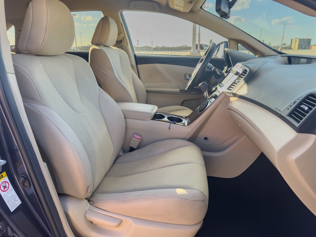 2015 Toyota Venza LE photo