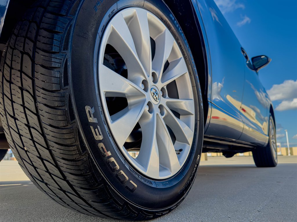 2015 Toyota Venza LE photo