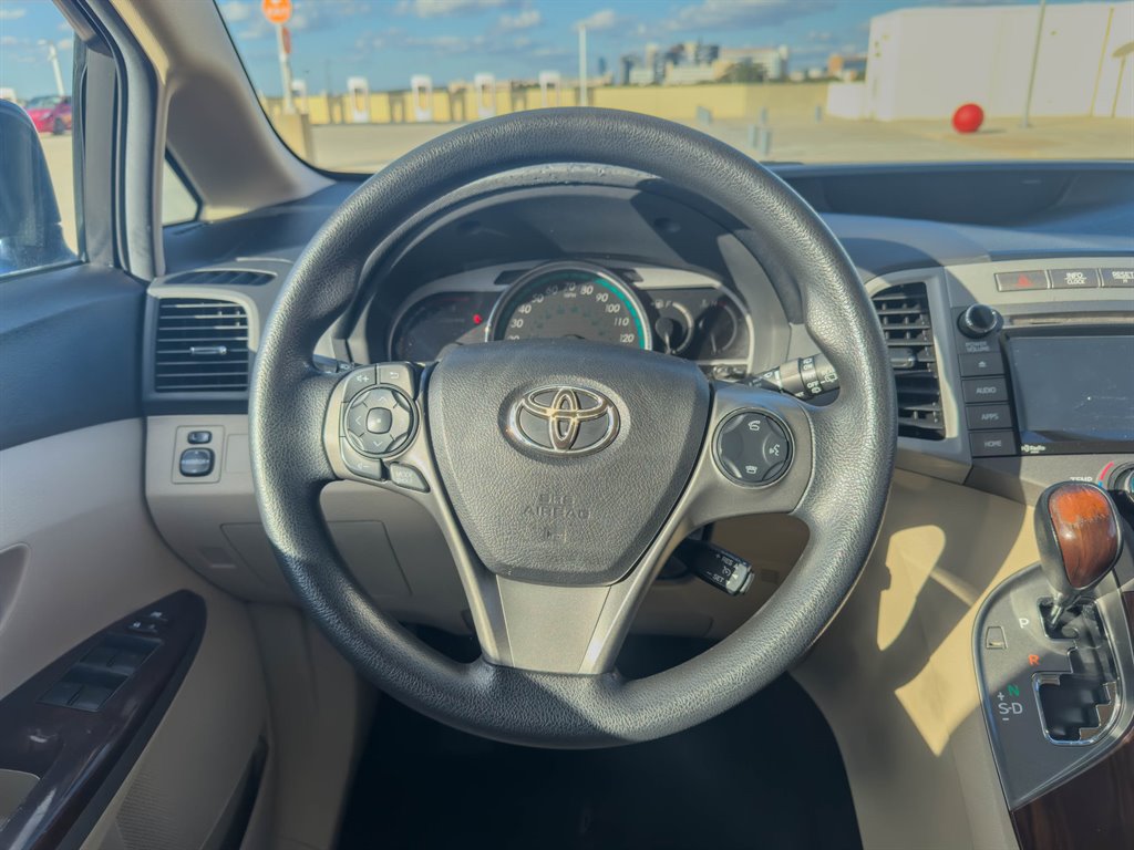 2015 Toyota Venza LE photo