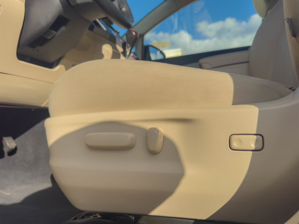 2015 Toyota Venza LE photo