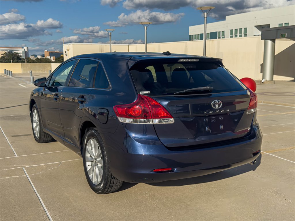 2015 Toyota Venza LE photo