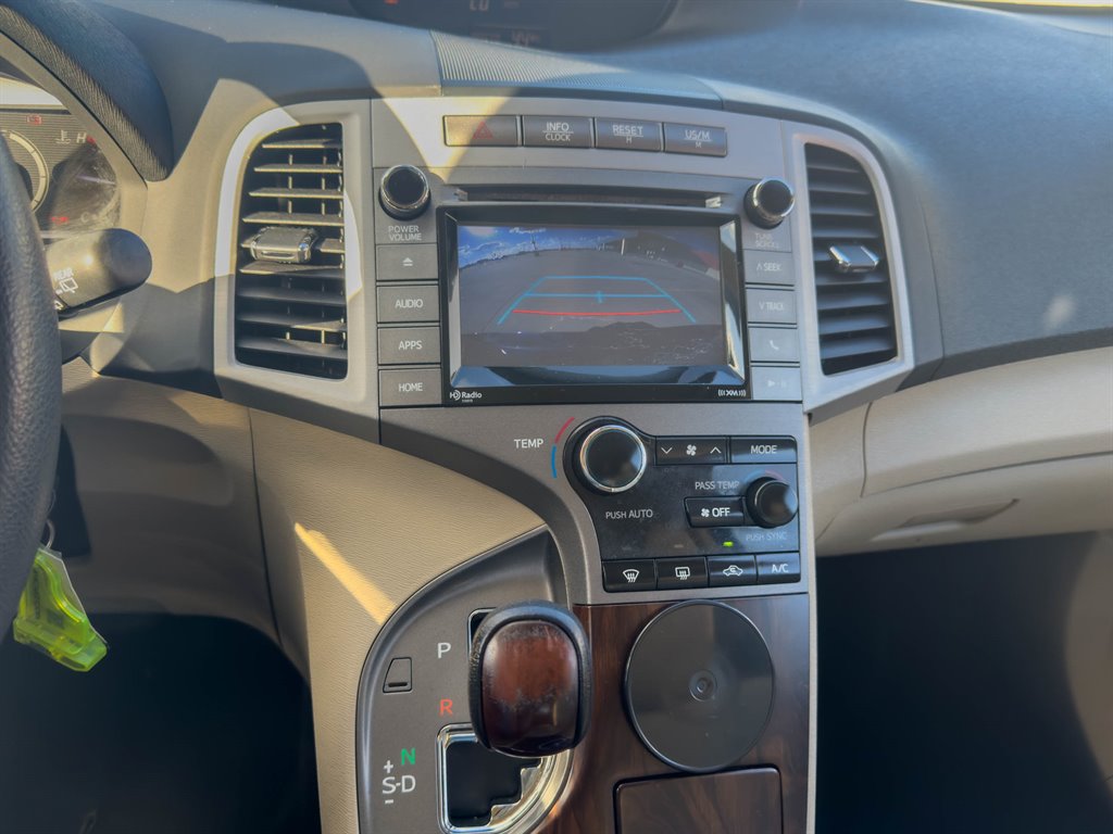2015 Toyota Venza LE photo