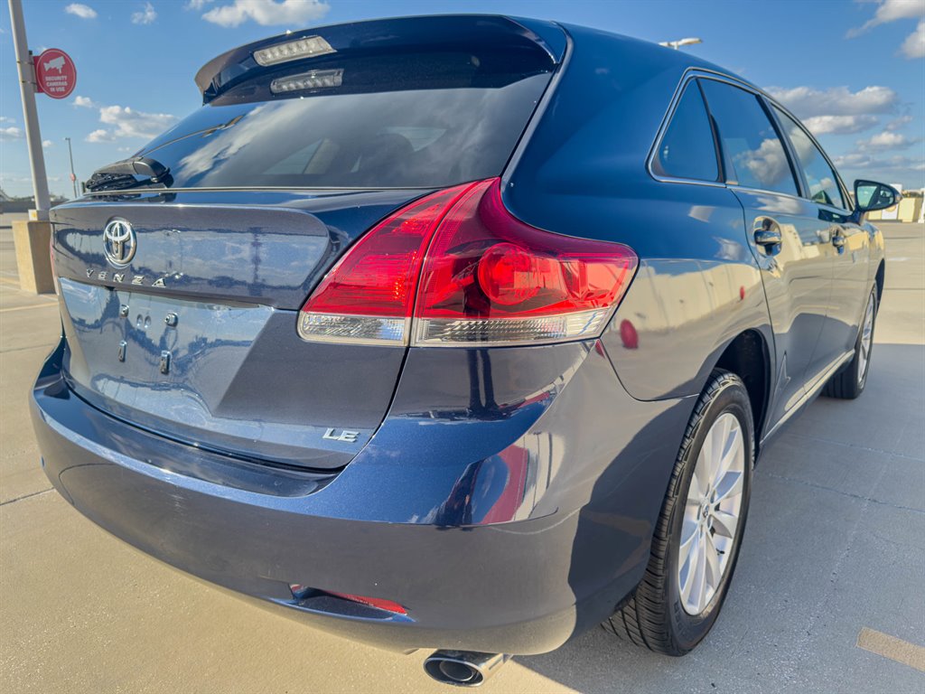 2015 Toyota Venza LE photo