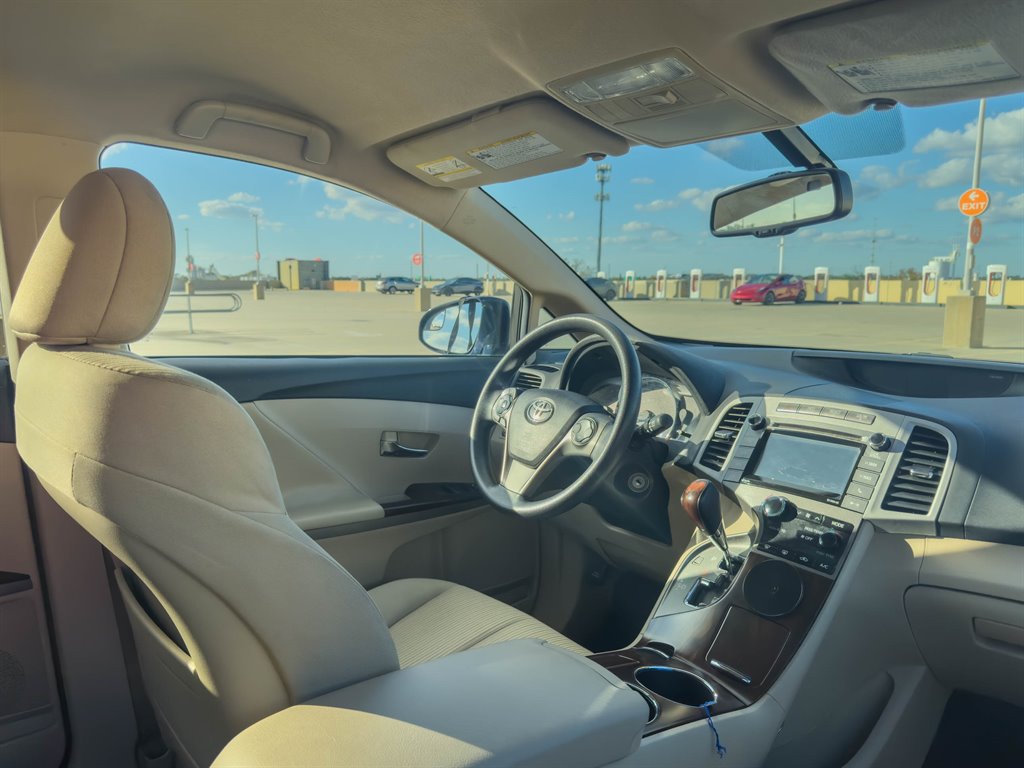 2015 Toyota Venza LE photo