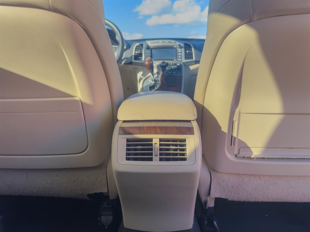 2015 Toyota Venza LE photo