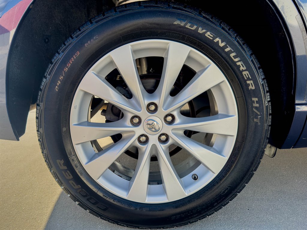 2015 Toyota Venza LE photo
