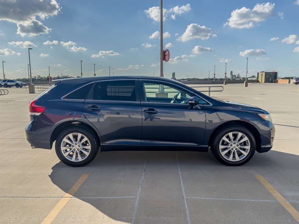 2015 Toyota Venza LE photo