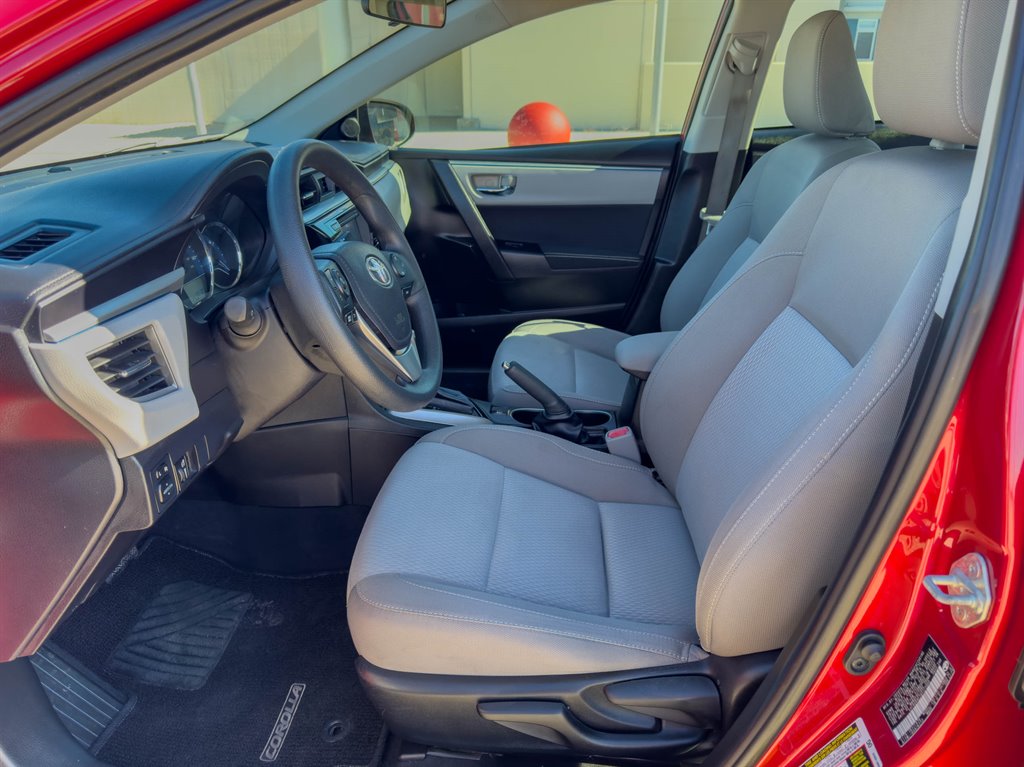 2016 Toyota Corolla LE photo