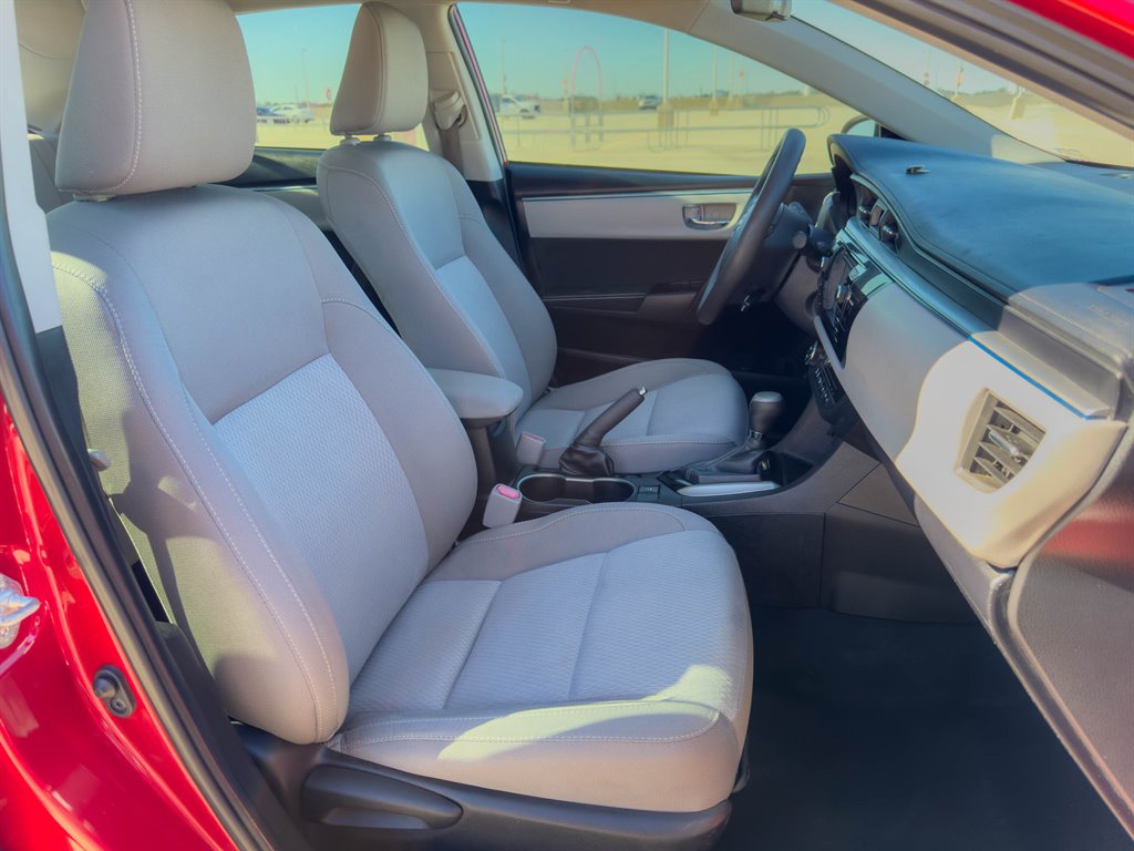 2016 Toyota Corolla LE photo