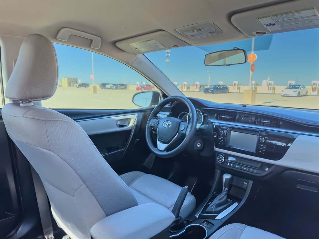 2016 Toyota Corolla LE photo