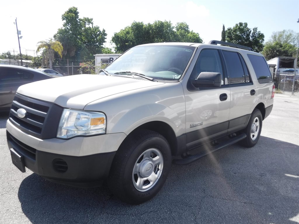 The 2007 Ford Expedition XLT photos