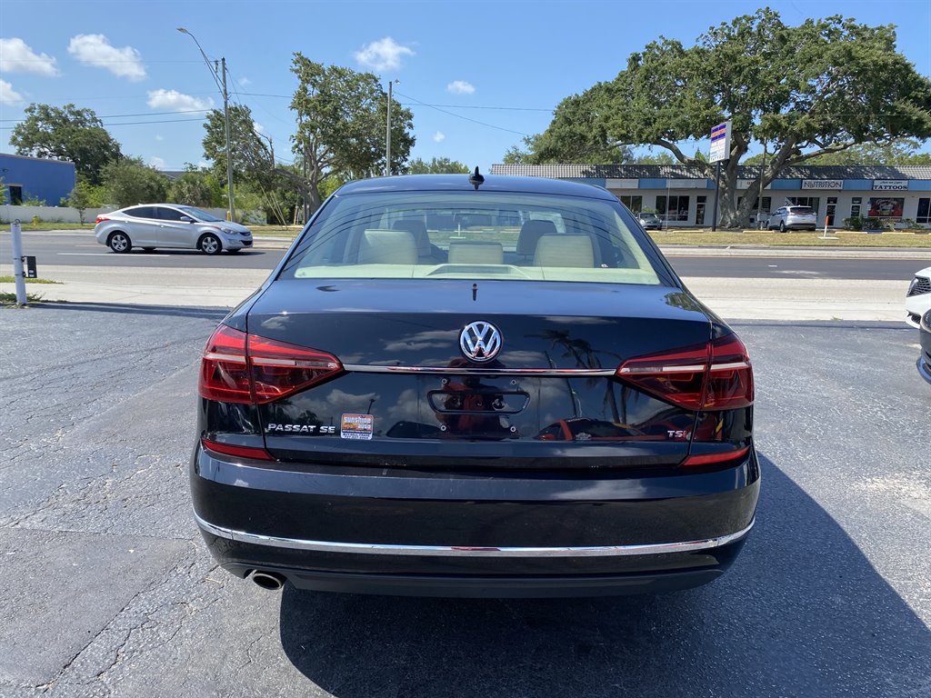2017 Volkswagen Passat SE photo