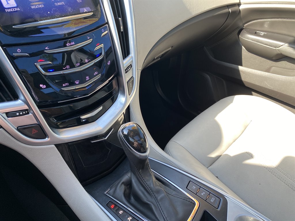 2016 Cadillac SRX Luxury photo