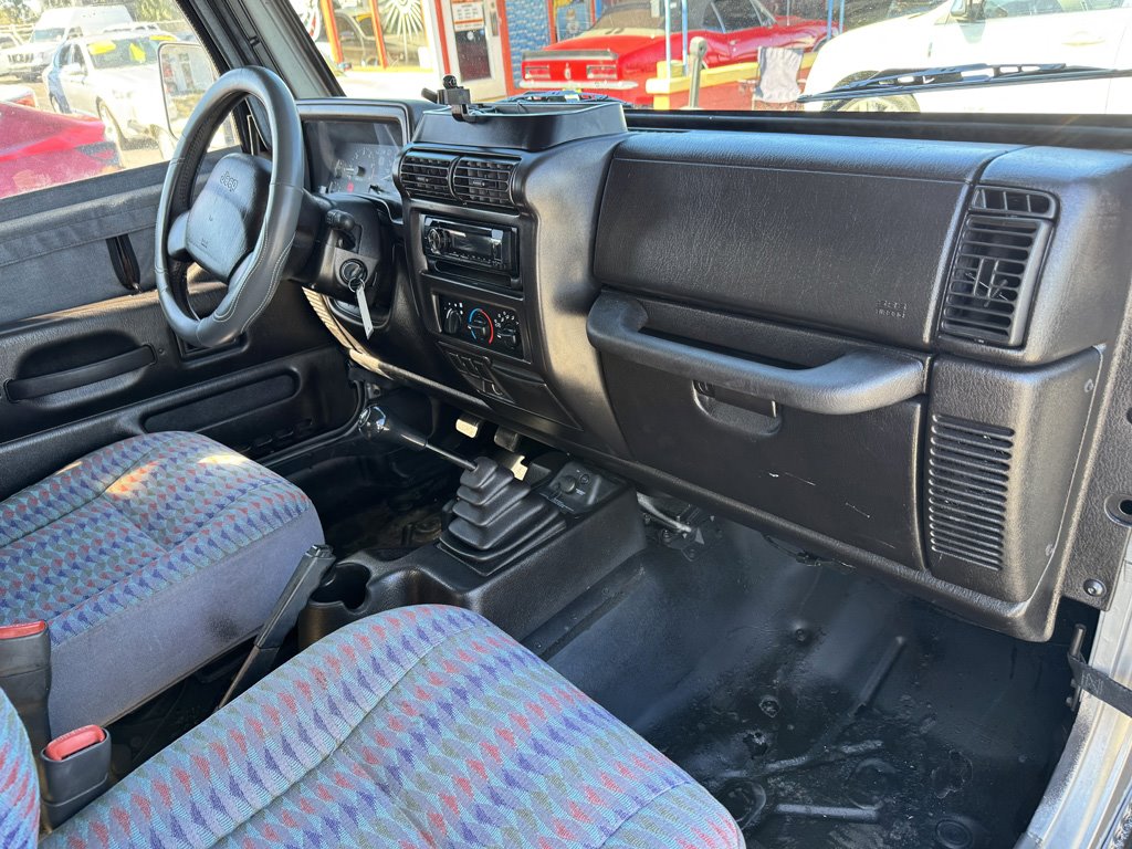 2000 Jeep Wrangler - $10,980