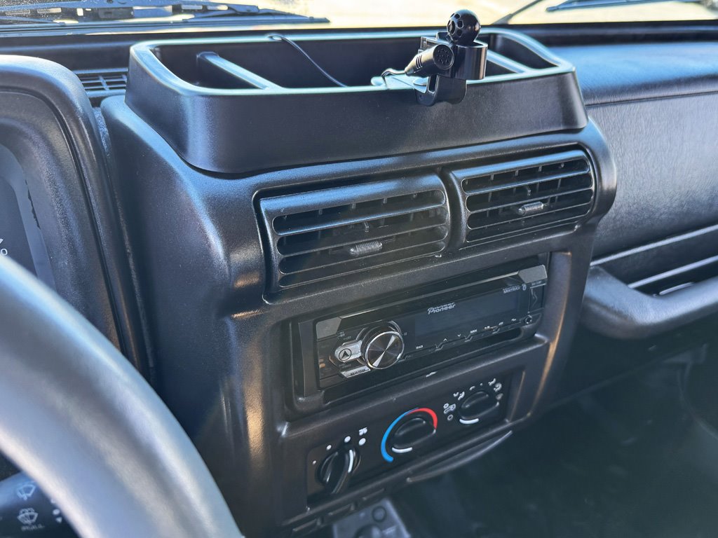 2000 Jeep Wrangler - $10,980