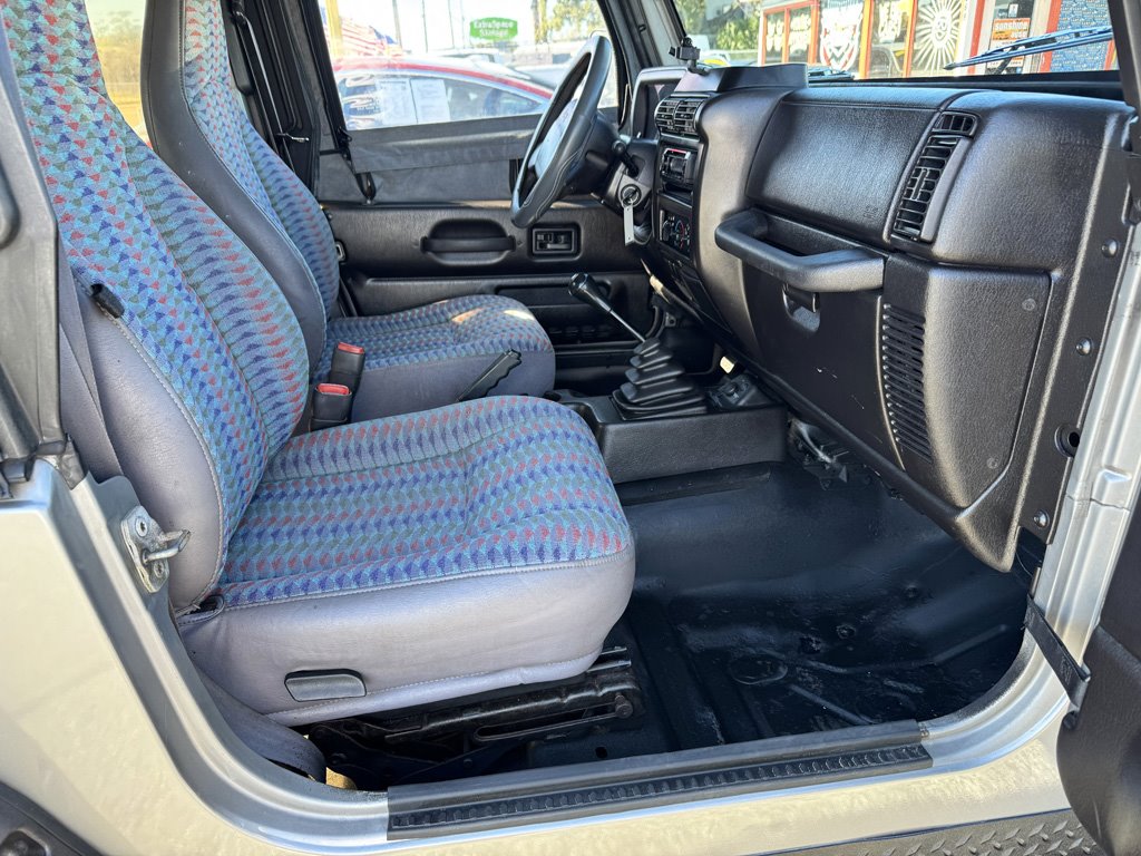 2000 Jeep Wrangler - $10,980