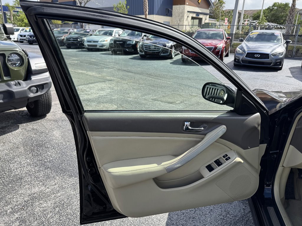 2005 INFINITI G - $10,980
