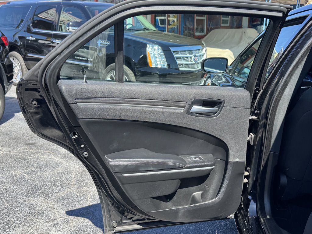 2022 Chrysler 300 - $17,980