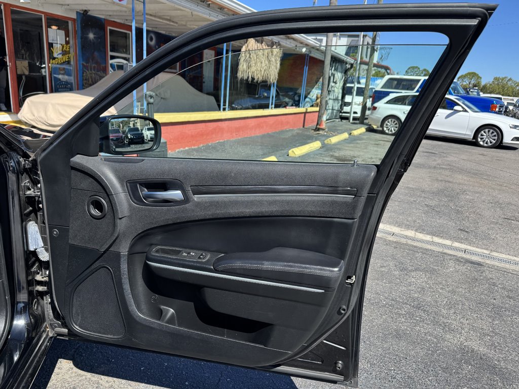 2022 Chrysler 300 - $17,980