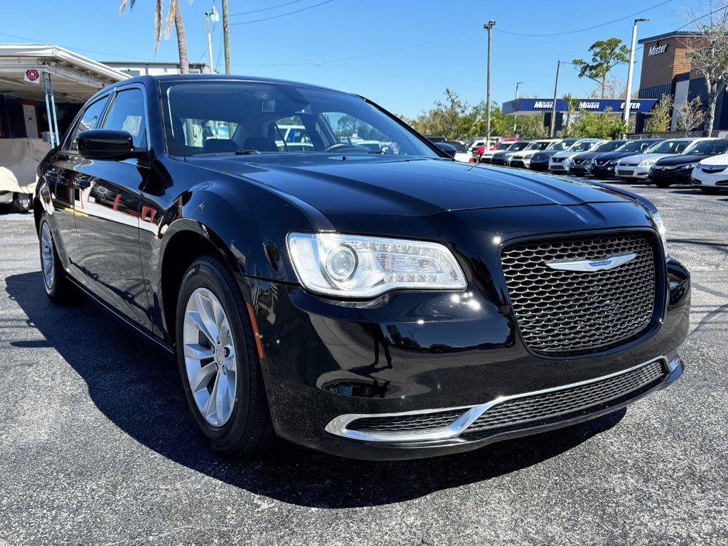 2022 Chrysler 300 - $17,980