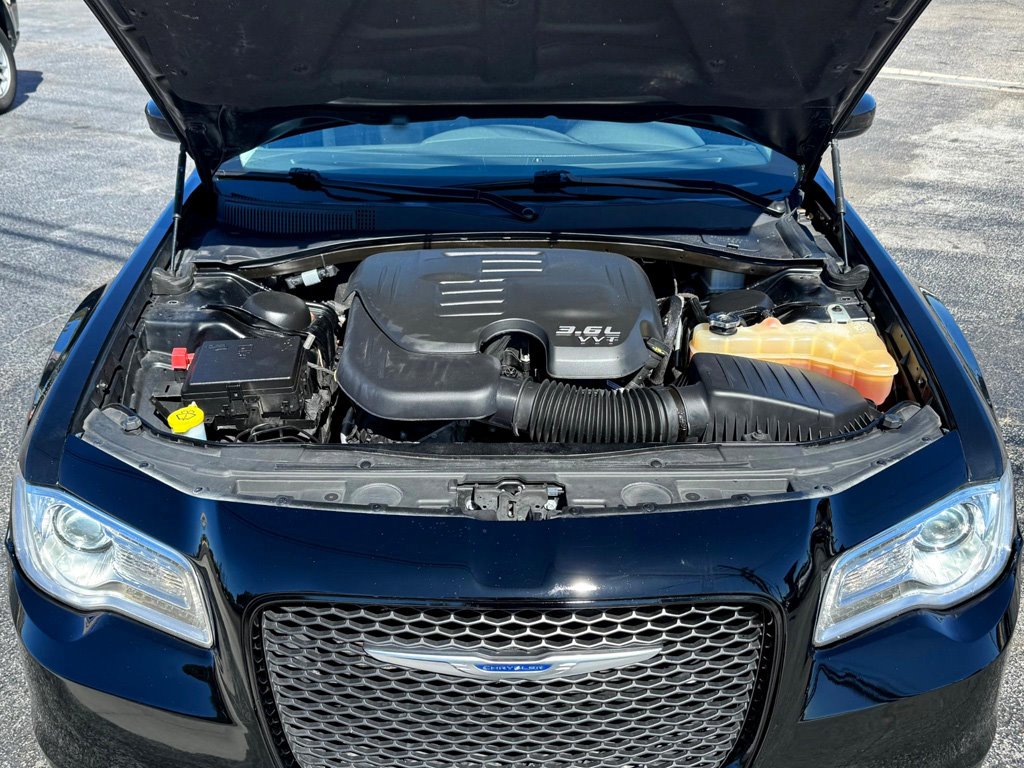 2022 Chrysler 300 - $17,980