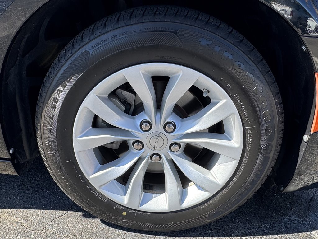 2022 Chrysler 300 - $17,980
