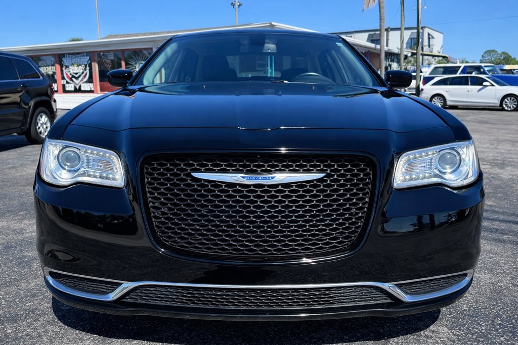 2022 Chrysler 300 - $17,980