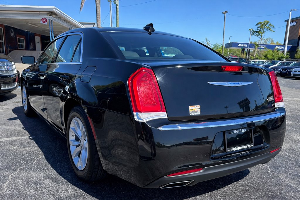 2022 Chrysler 300 - $17,980