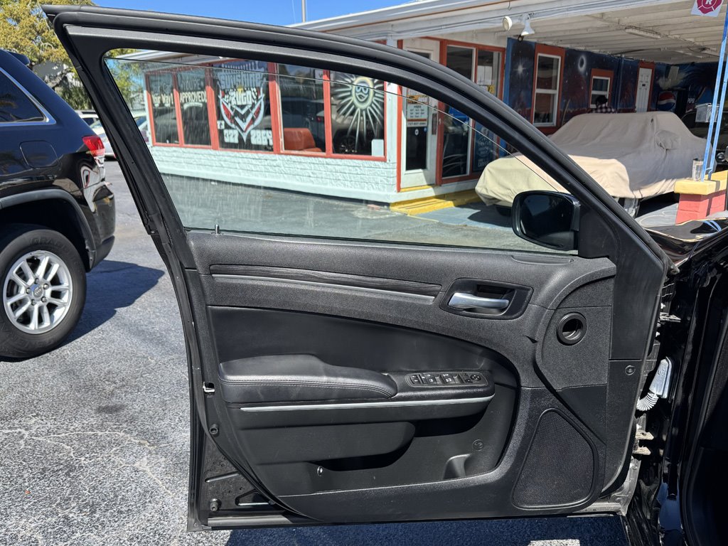 2022 Chrysler 300 - $17,980