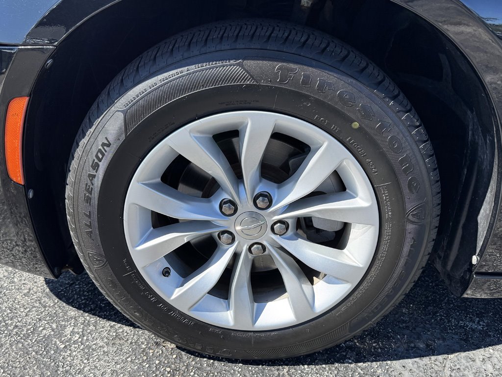 2022 Chrysler 300 - $17,980