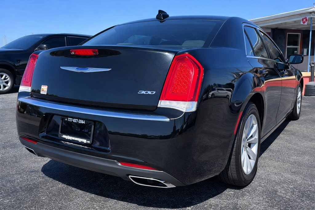 2022 Chrysler 300 - $17,980