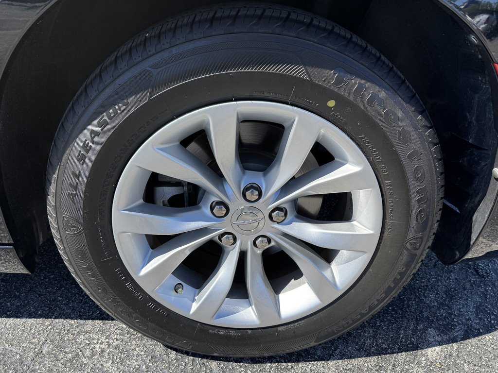 2022 Chrysler 300 - $17,980
