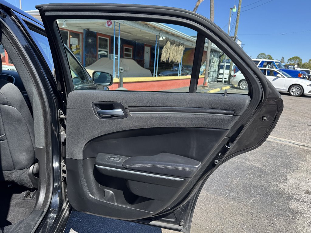 2022 Chrysler 300 - $17,980