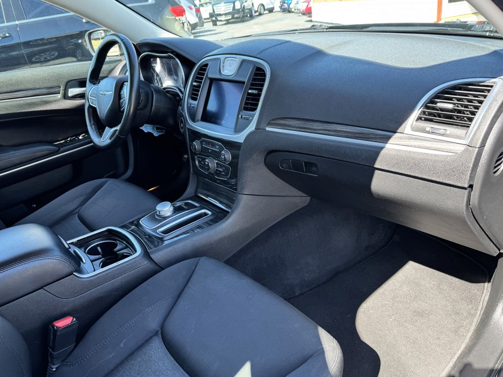 2022 Chrysler 300 - $17,980