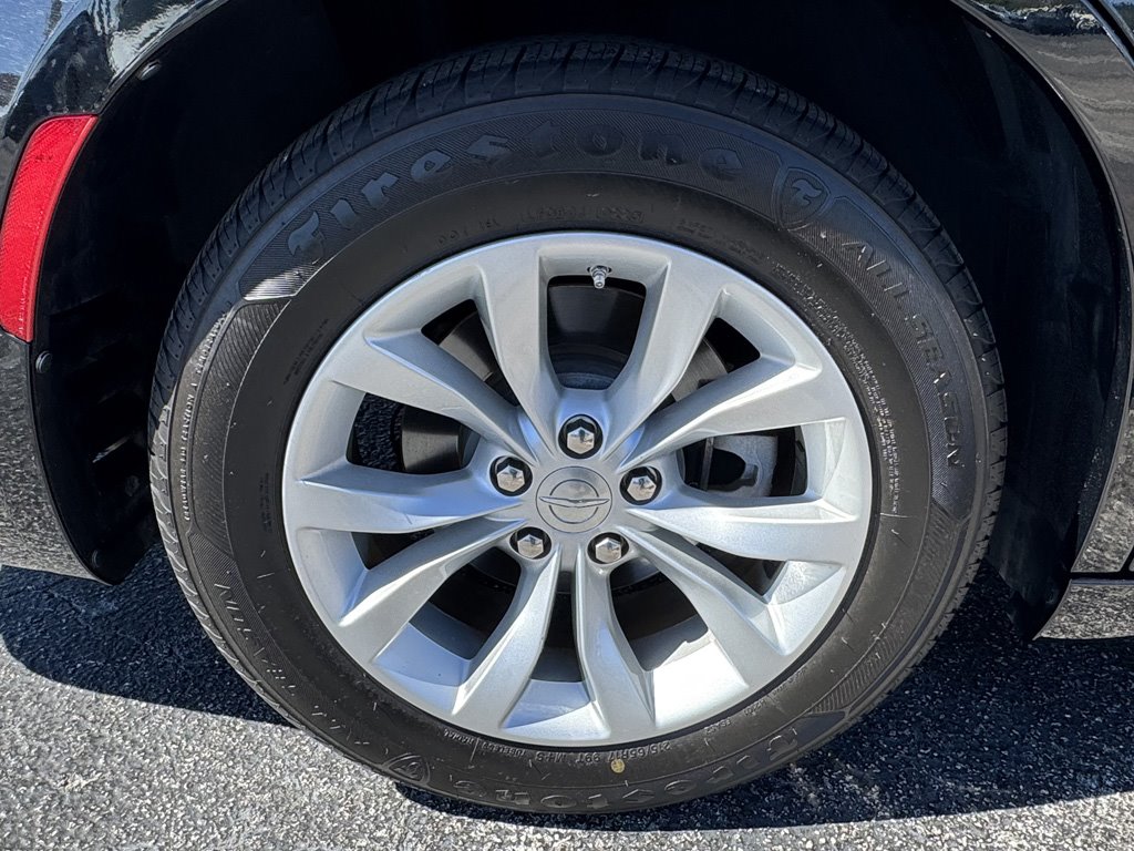 2022 Chrysler 300 - $17,980