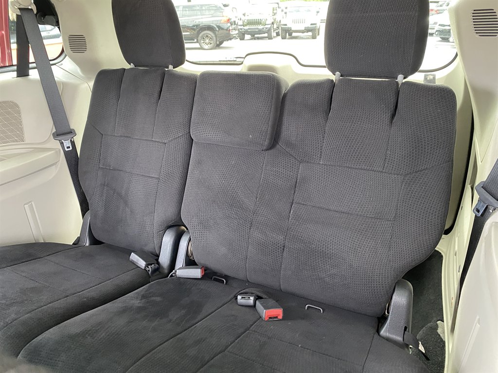 2011 Chrysler Town And Country - $7,980
