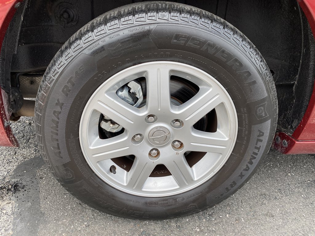 2011 Chrysler Town And Country - $7,980