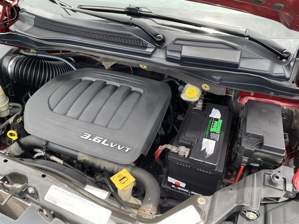 2011 Chrysler Town And Country - $7,980