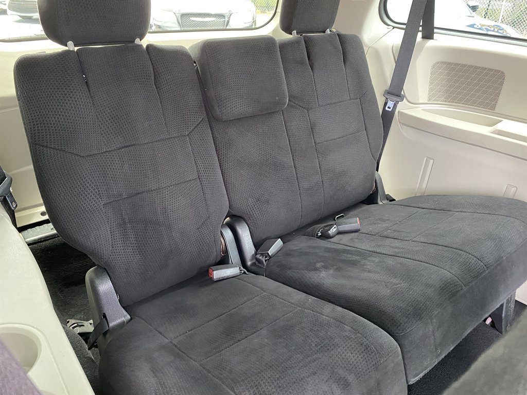 2011 Chrysler Town And Country - $7,980