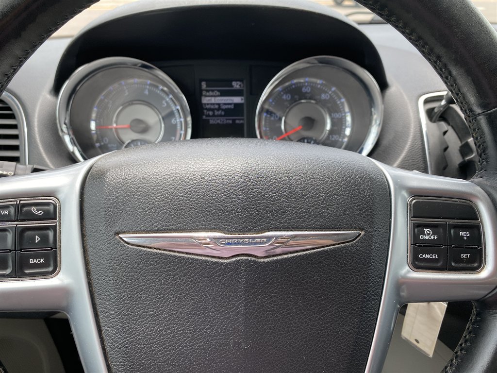 2011 Chrysler Town And Country - $7,980