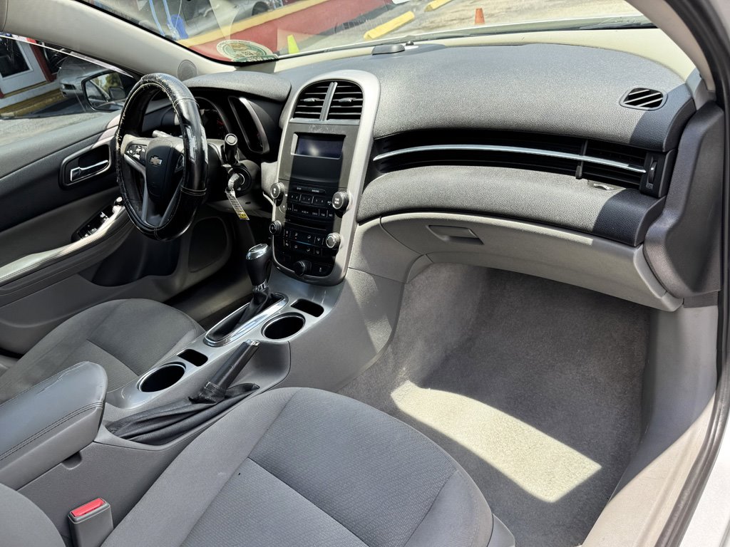 2016 Chevrolet Malibu - $8,980