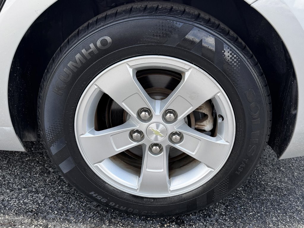 2016 Chevrolet Malibu - $8,980