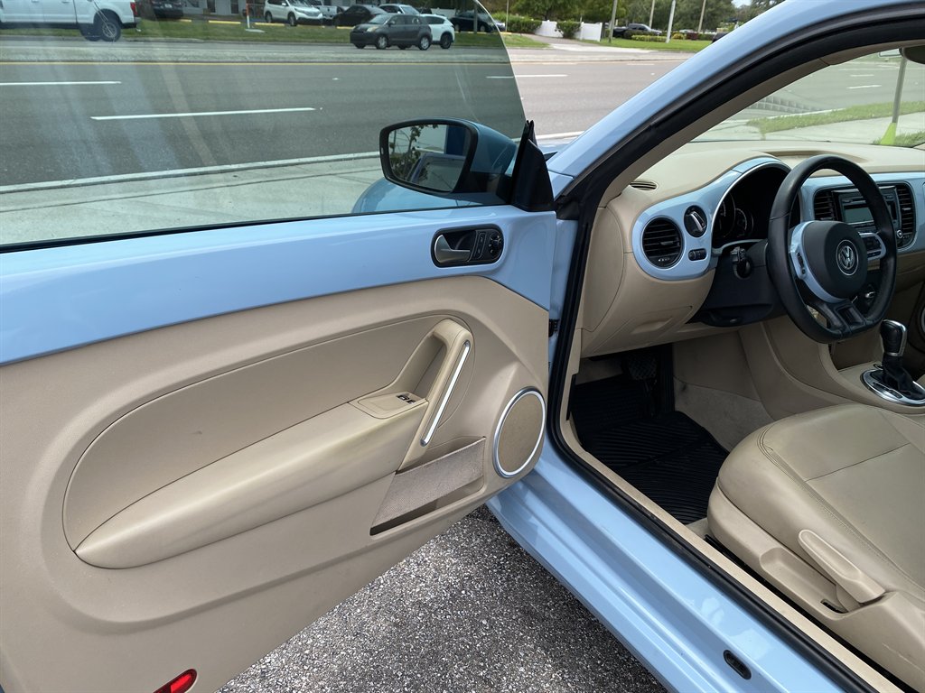 2014 Volkswagen Beetle - $10,980