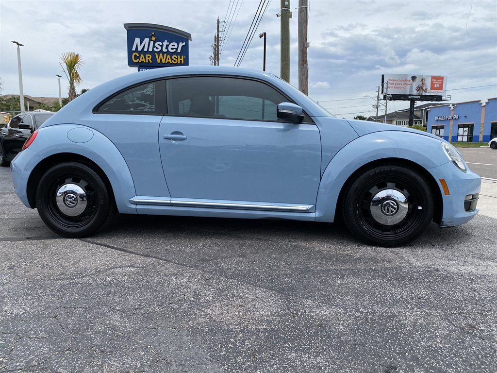 2014 Volkswagen Beetle - $10,980