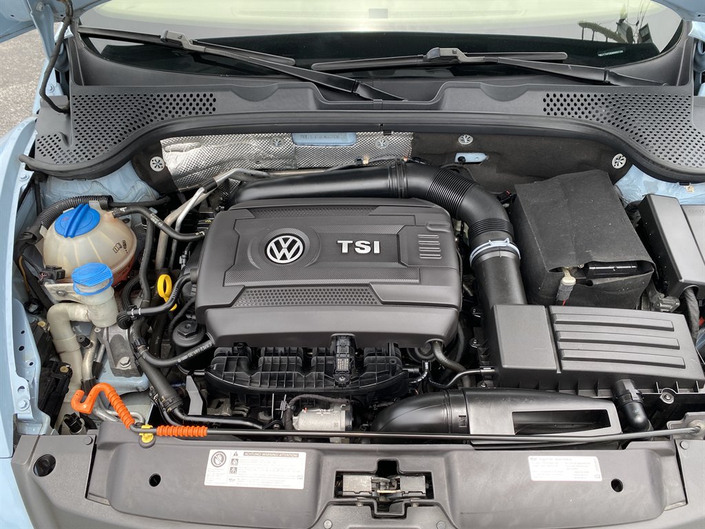 2014 Volkswagen Beetle - $10,980