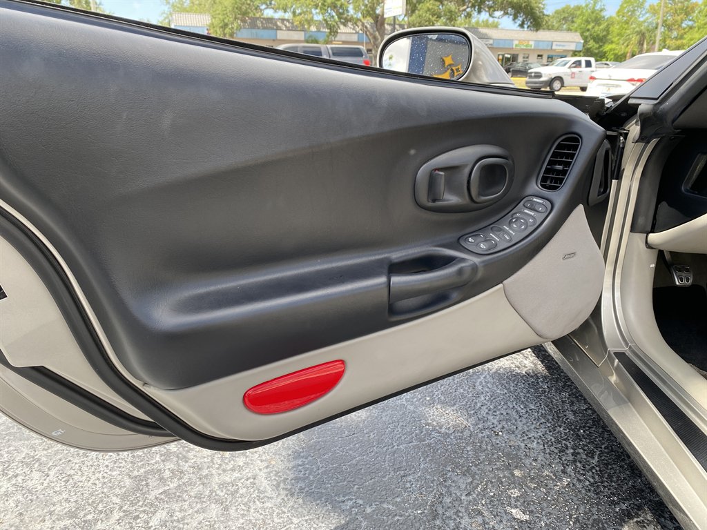 2000 Chevrolet Corvette - $25,980
