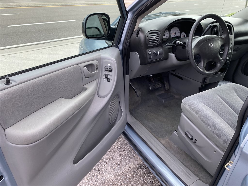 2005 Dodge Grand Caravan - $9,980
